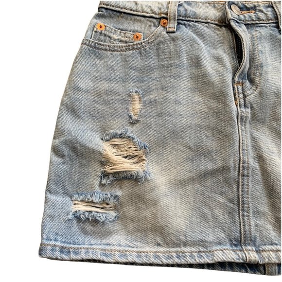 Gap Denim Light Wash Distressed Denim Mini Petite's Skirt - Picture 2 of 5